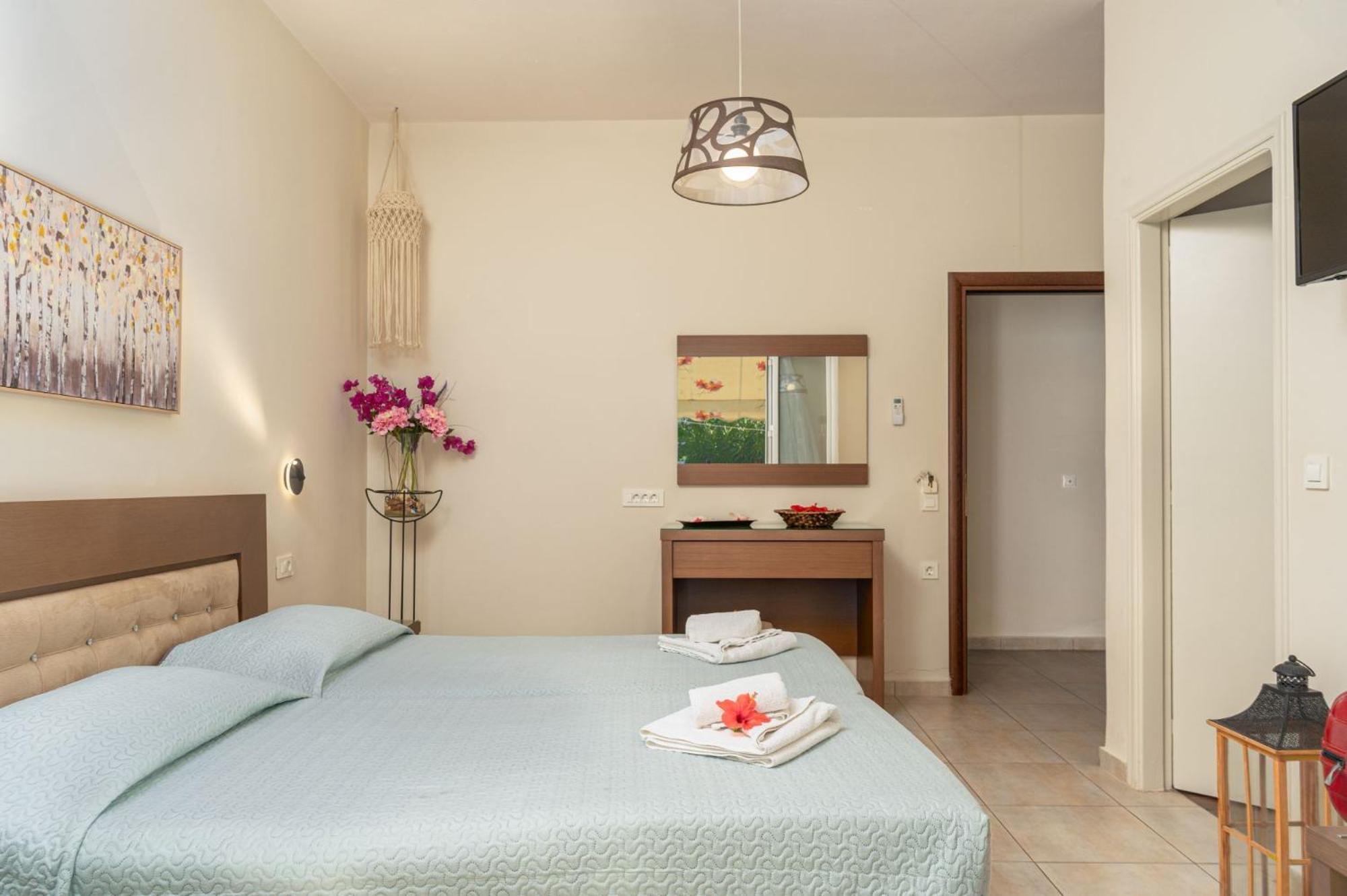 Stathis Beachfront Luxury Rooms Kalamákion Oda fotoğraf