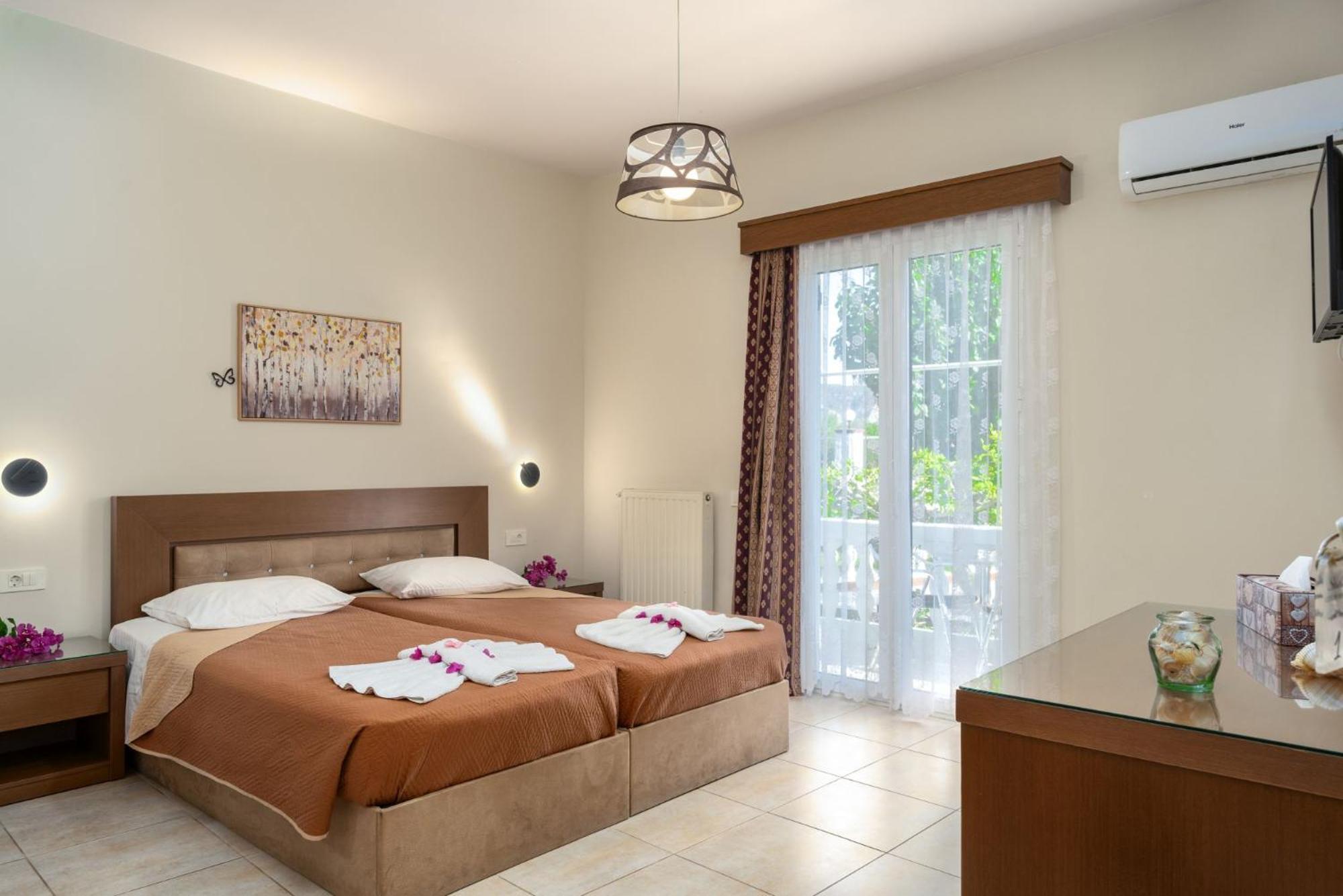 Stathis Beachfront Luxury Rooms Kalamákion Dış mekan fotoğraf