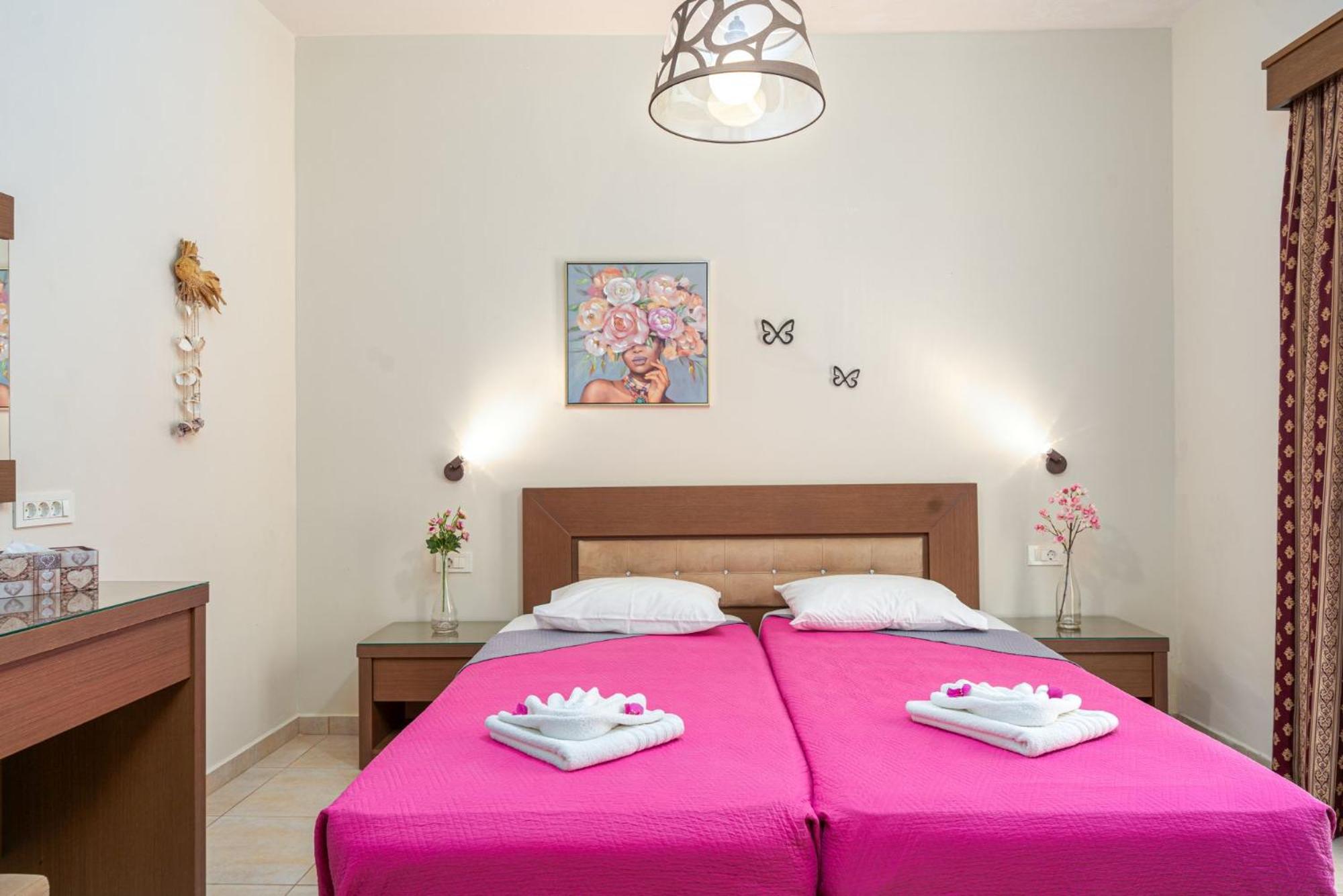Stathis Beachfront Luxury Rooms Kalamákion Oda fotoğraf