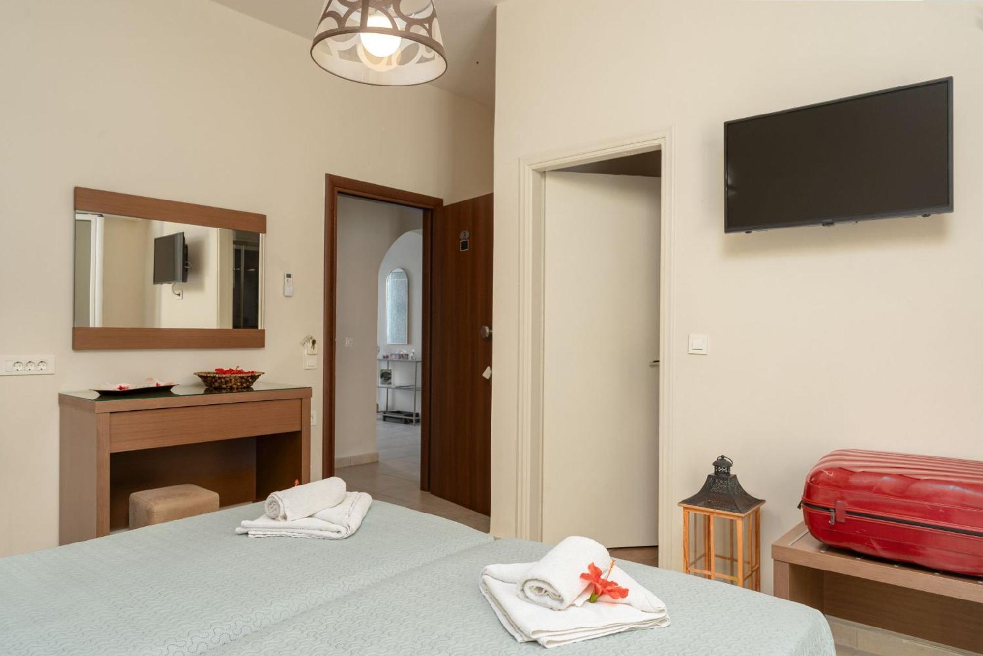 Stathis Beachfront Luxury Rooms Kalamákion Dış mekan fotoğraf