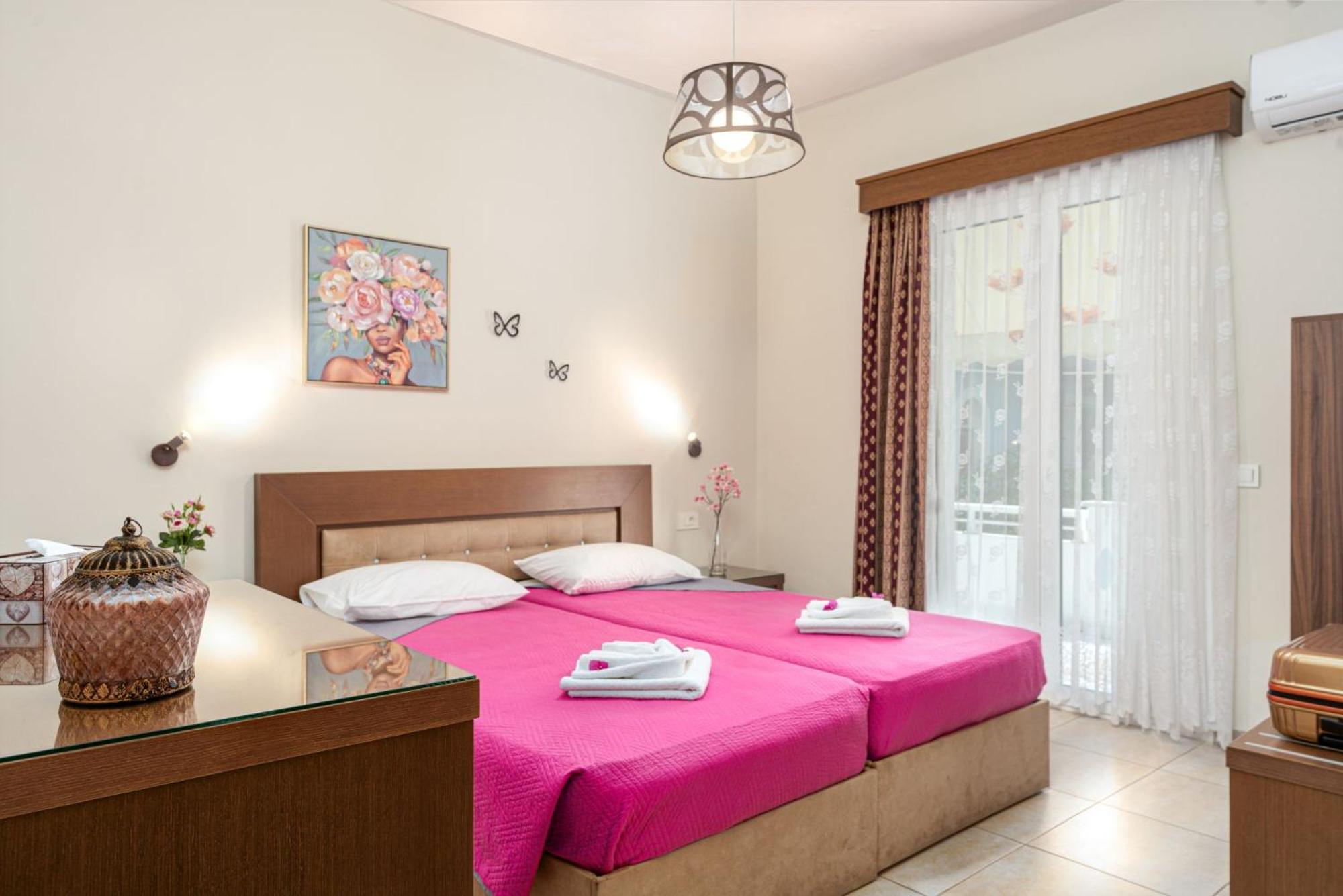 Stathis Beachfront Luxury Rooms Kalamákion Oda fotoğraf