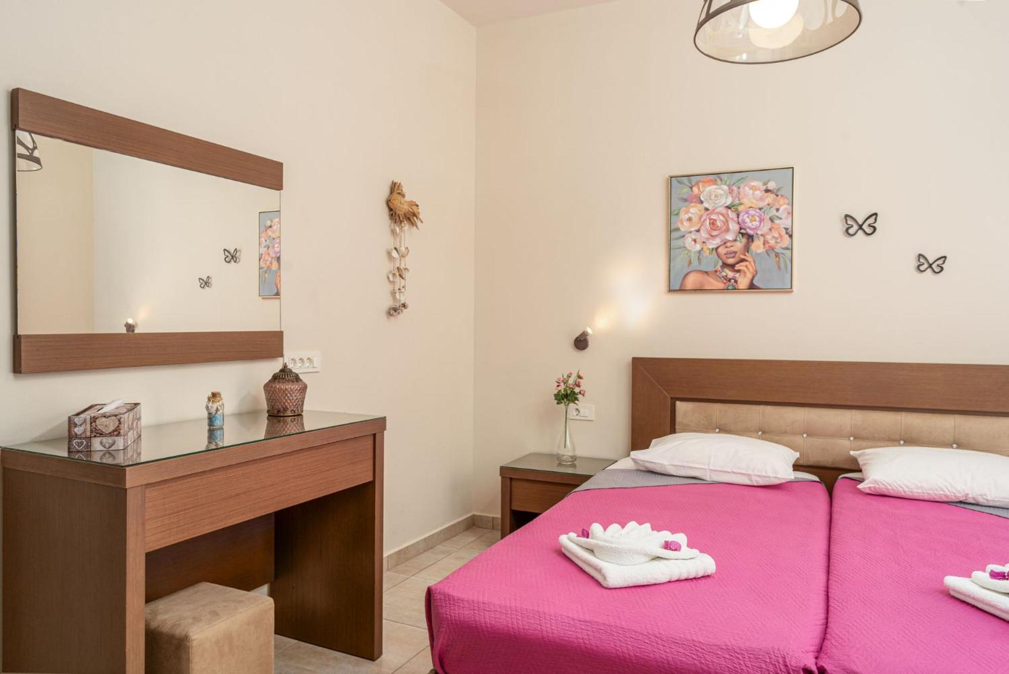 Stathis Beachfront Luxury Rooms Kalamákion Oda fotoğraf