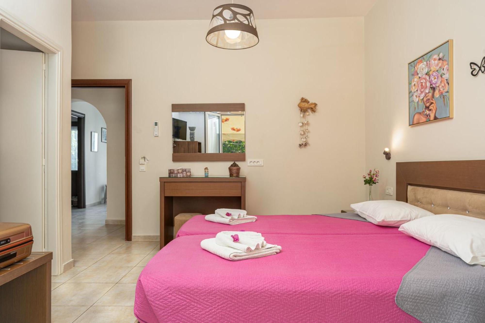 Stathis Beachfront Luxury Rooms Kalamákion Oda fotoğraf