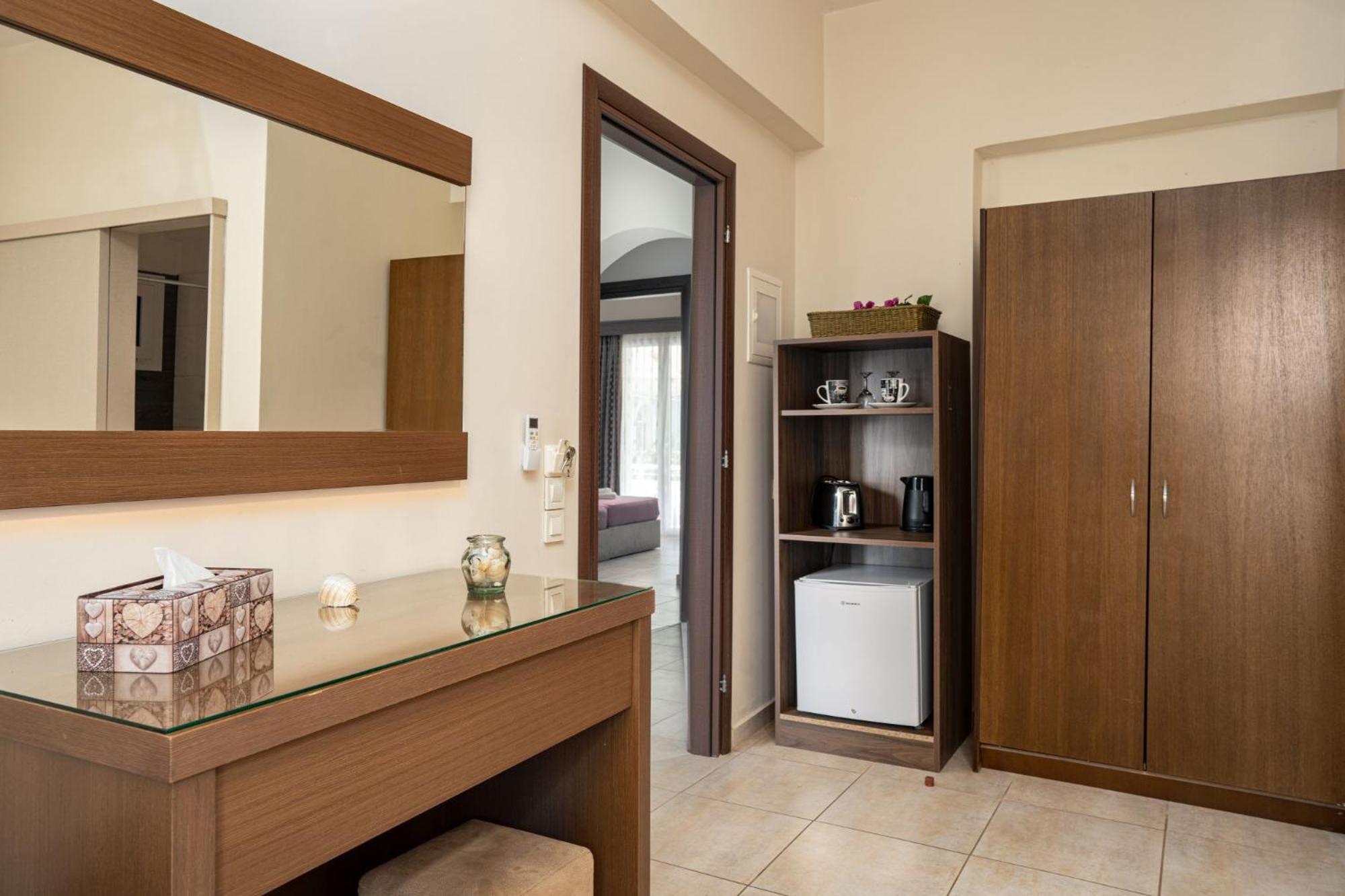 Stathis Beachfront Luxury Rooms Kalamákion Dış mekan fotoğraf