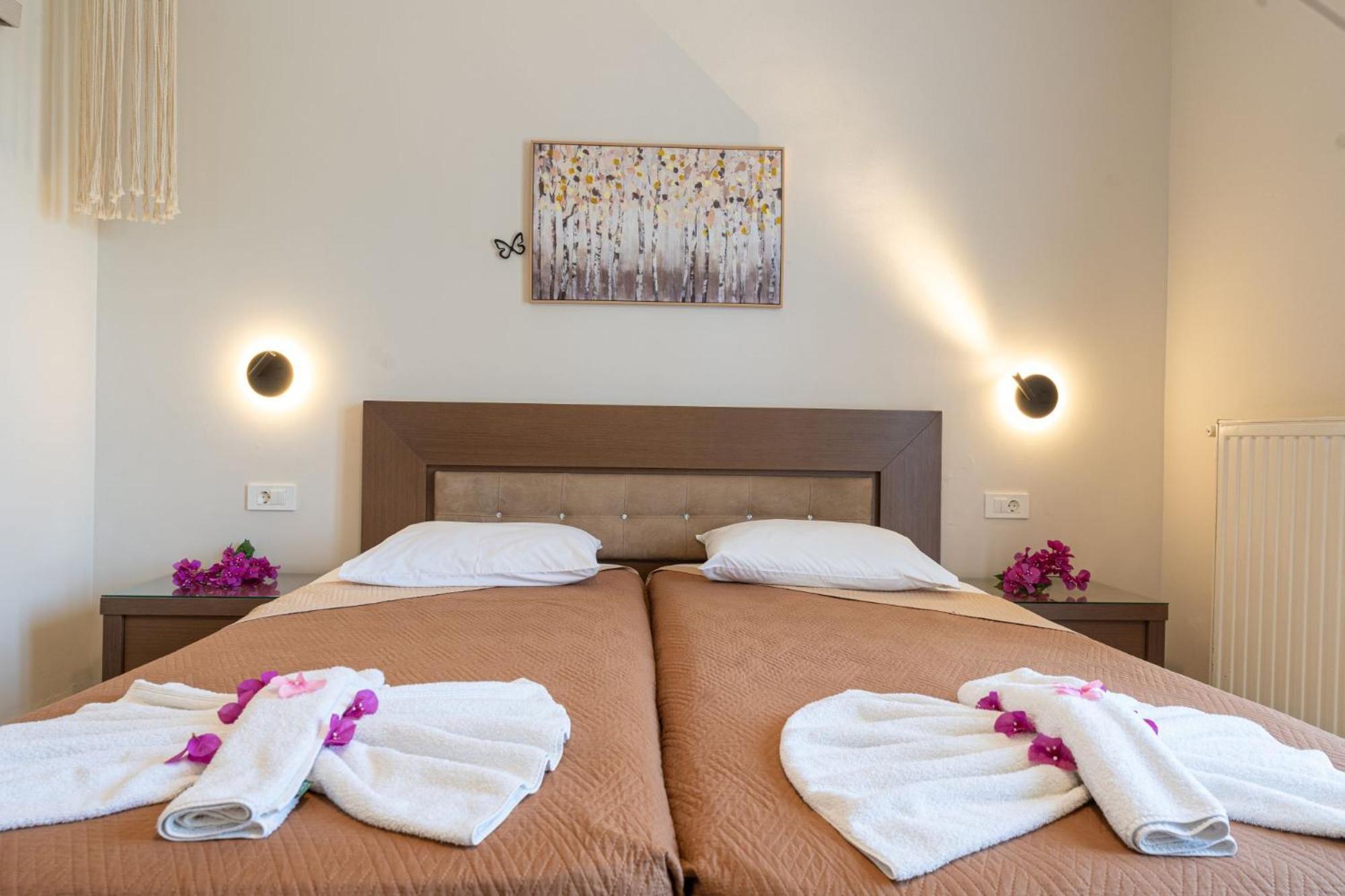 Stathis Beachfront Luxury Rooms Kalamákion Oda fotoğraf