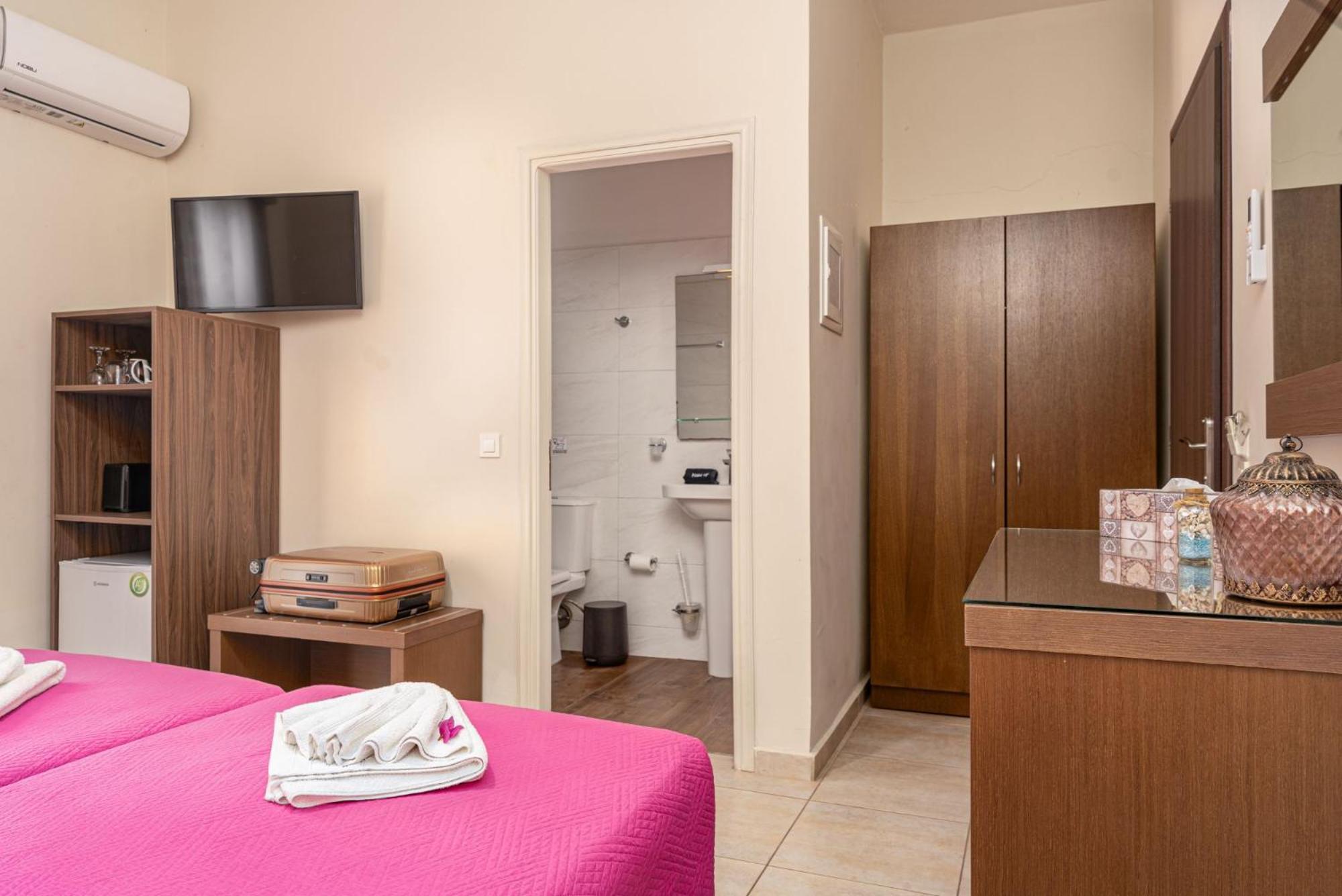 Stathis Beachfront Luxury Rooms Kalamákion Dış mekan fotoğraf